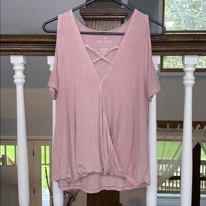 soft and sexy open shoulder american eagle shirt !